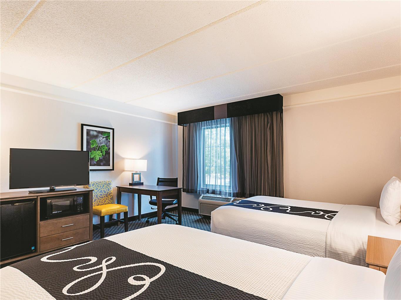 La Quinta Inn & Suites by Wyndham Atlanta Alpharetta - photo 14