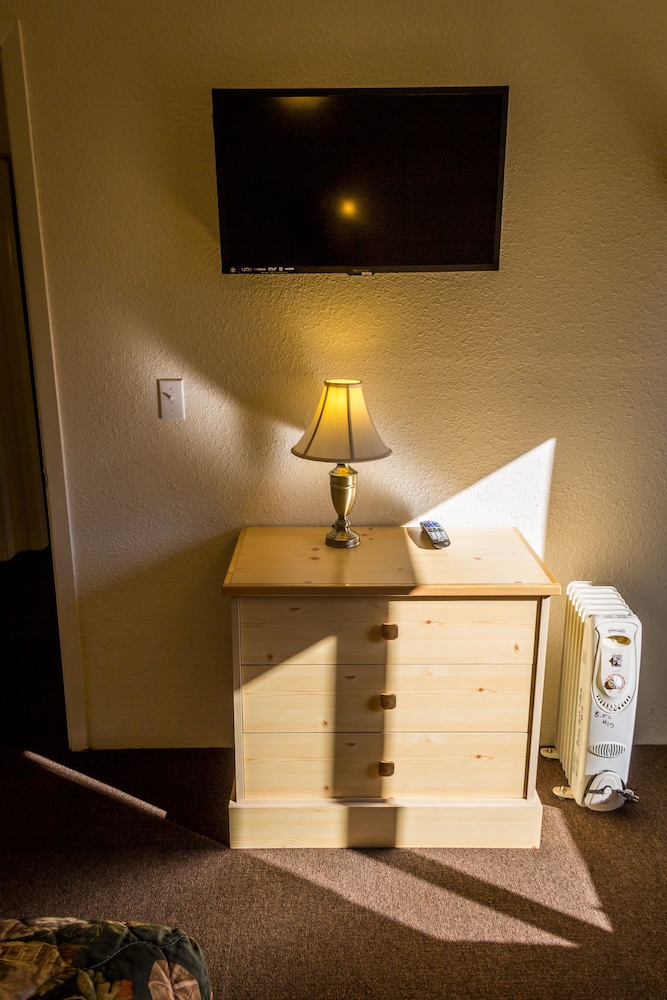 Green Gables Motel & Suites - photo 13
