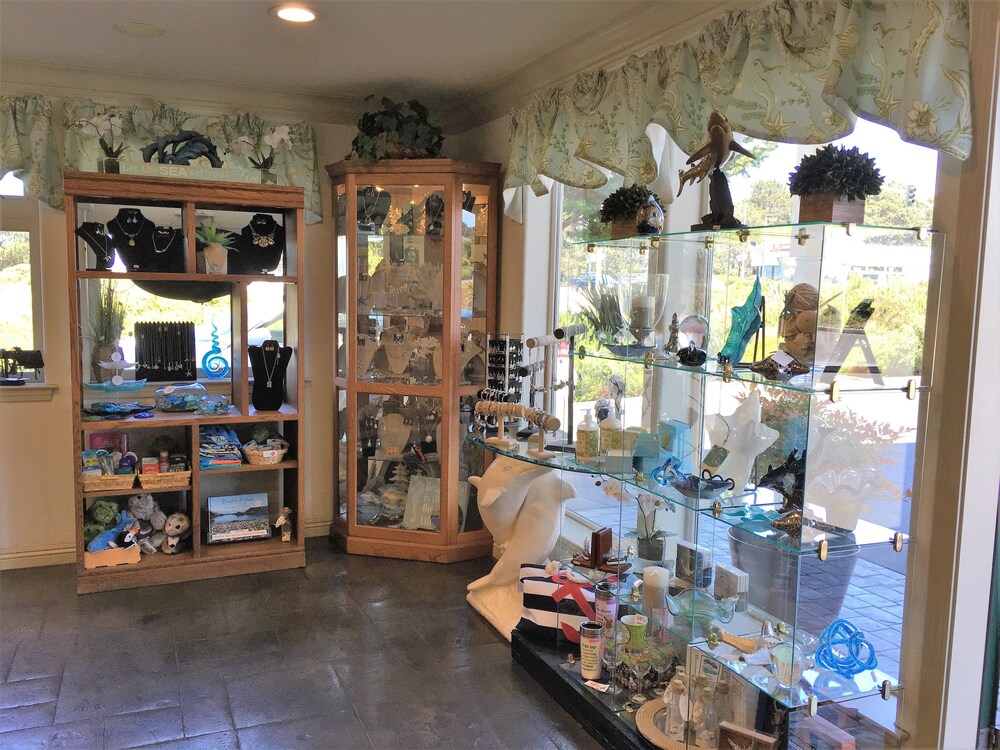 Emerald Dolphin Inn & Mini Golf - photo 31