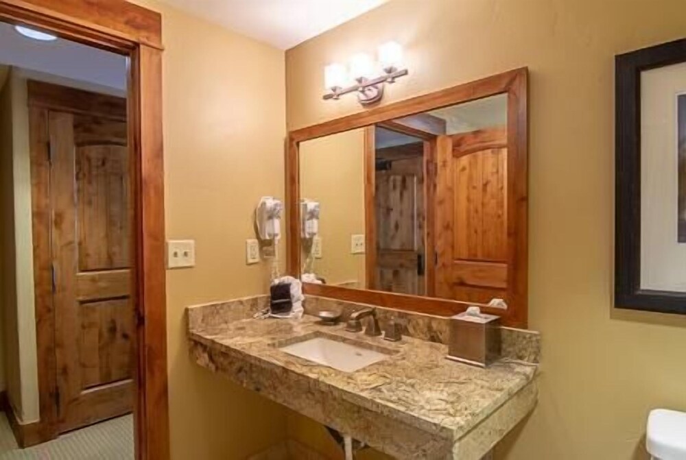 Lodge Queen 208 1 Br Hotel Room - photo 7
