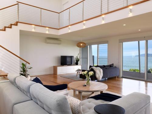 Absolute Waterfront in Unknown City, Australia