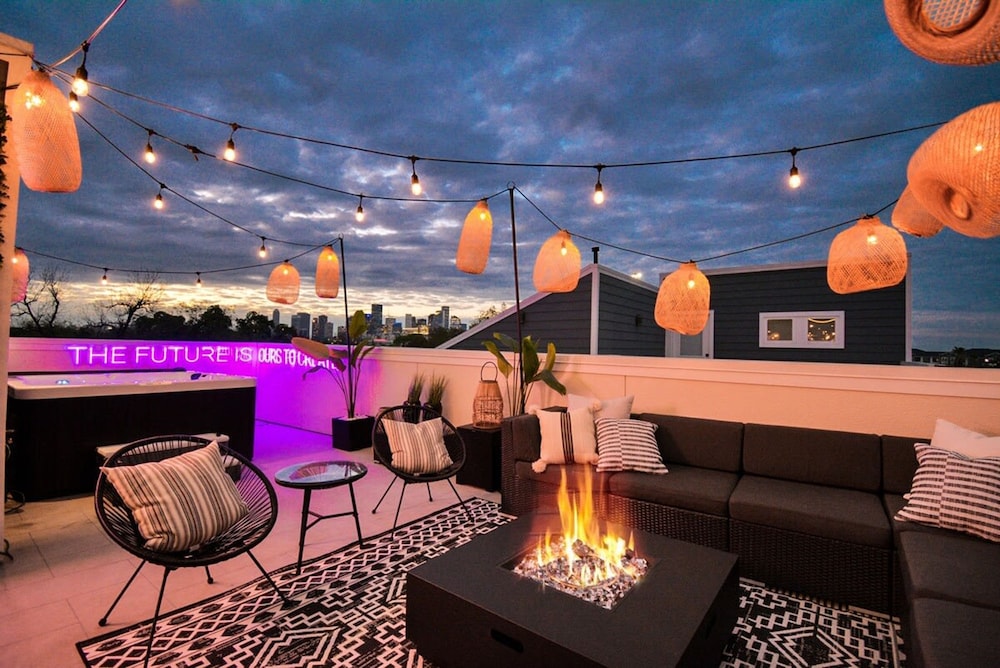 Paradise Palace Best Rooftop in HTX w Hot Tub - photo 9