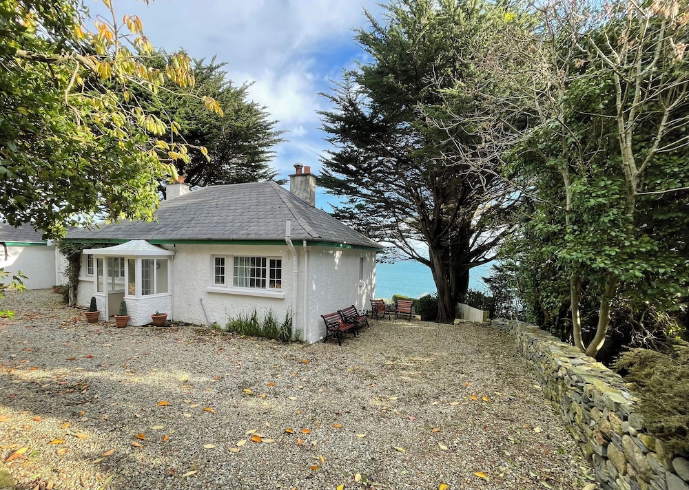 Rocklea Seaside Cottage — 4-Star Luxury Hotel in Newcastle, United Kingdom