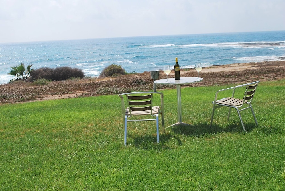 Sea Front Villa With Private Heated Pool Quiet Area Paphos 322