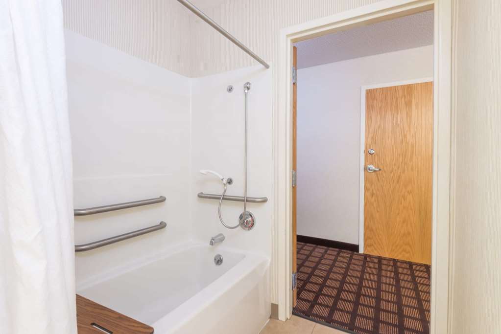 Microtel Inn & Suites by Wyndham Uncasville Casino Area - photo 7