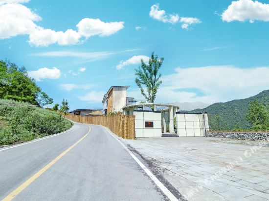 Supu Shanju Tangshe Hotel in Weizhou, People's Republic of China