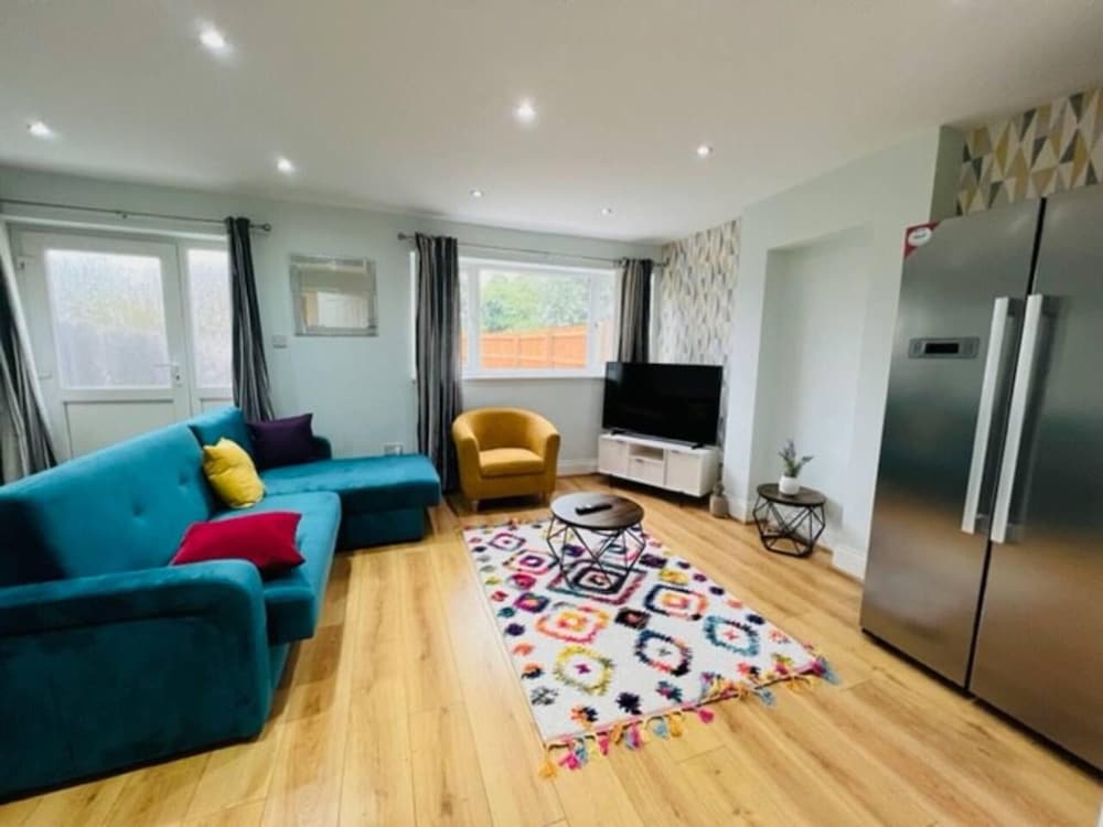 Overbury Lodge Birmingham with FREE Parking — 4-Star Luxury Hotel in Birmingham, United Kingdom