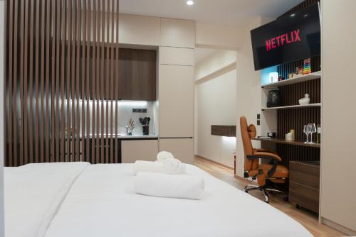 Luxury Suite 100m from Shore and Tram — 4-Star Luxury Hotel in Athens, Greece