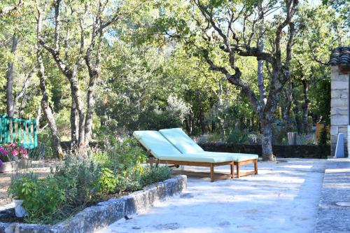 La Piscine Dans La Foret — Gordes