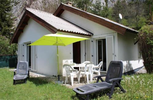 La clue - carbon neutral hotel in Unknown City