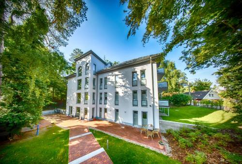 Apartmenthaus Kleiner Falke — 4-Star Luxury Hotel in Ostseebad Binz, Germany