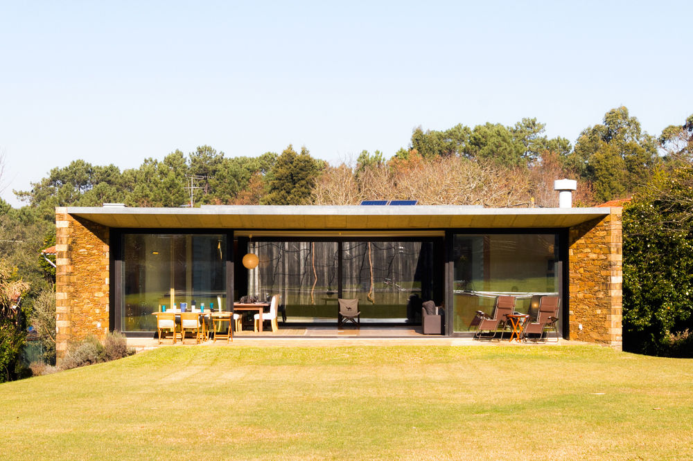 Liiiving In Caminha Lawny Pool House — 4-Star Luxury Hotel in Vila Praia De Ancora, Portugal