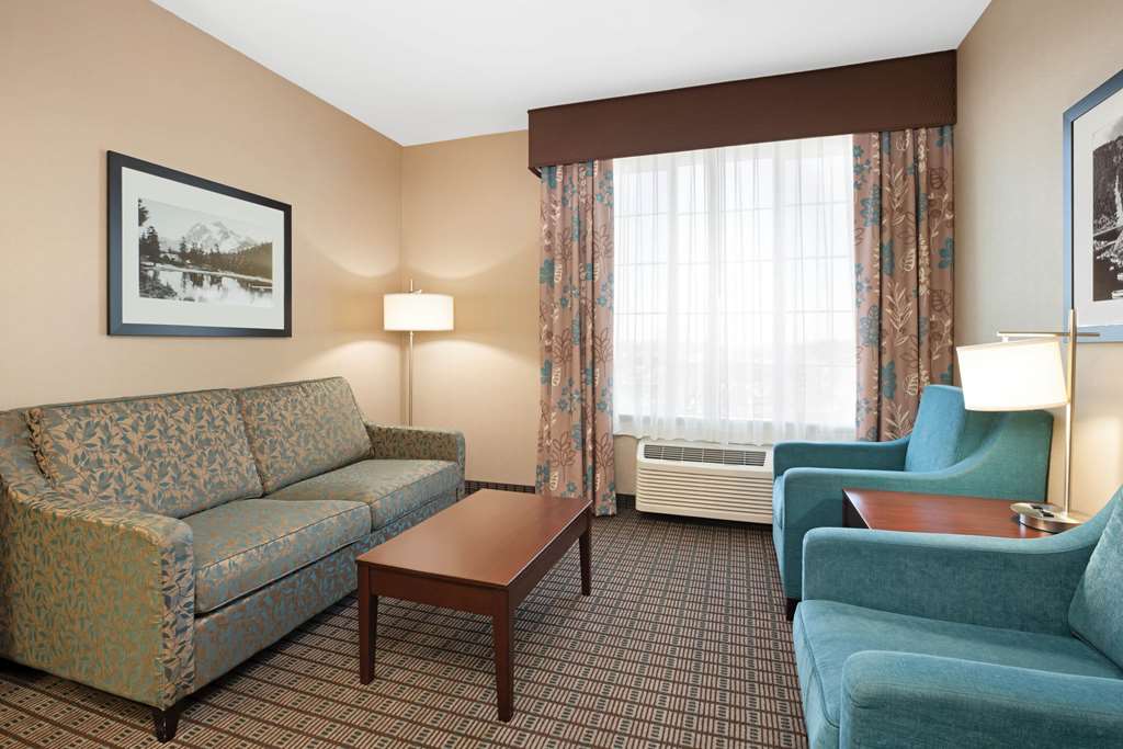 La Quinta Inn & Suites by Wyndham Bellingham - photo 54