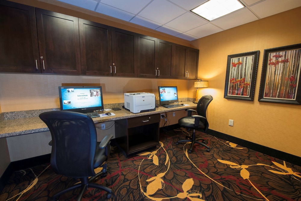 Hampton Inn & Suites Bismarck Northwest - photo 35