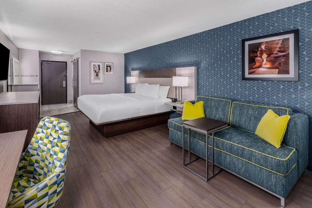 La Quinta Inn & Suites by Wyndham Santa Rosa - photo 11