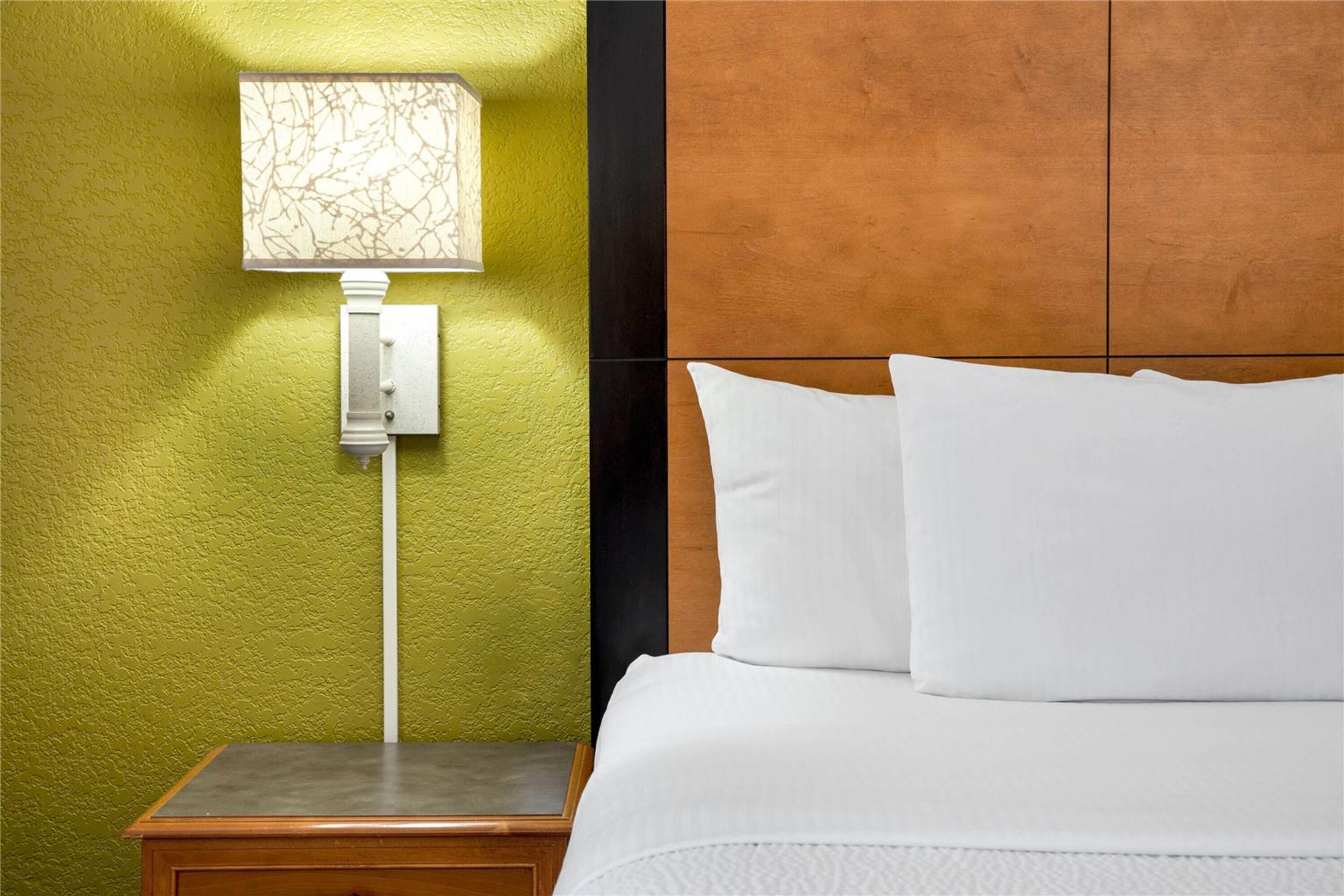 La Quinta by Wyndham Haywood Mall Near Greenville Downtown - photo 26