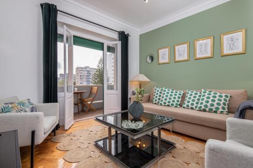 Classy 4BDR Apartment W Balcony by LovelyStay — 4-Star Luxury Hotel in Lisbon, Portugal