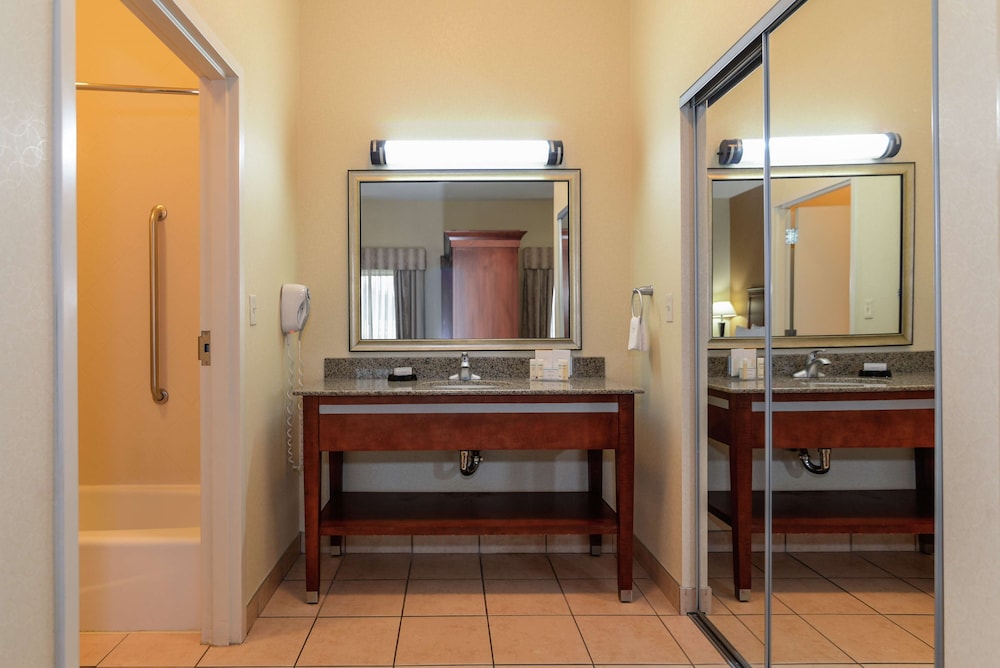 Hampton Inn & Suites Detroit Chesterfield Township - photo 30