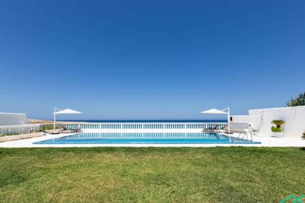 Dar Barsha Beach Front White Sand and Happiness in Rafraf, Tunisia