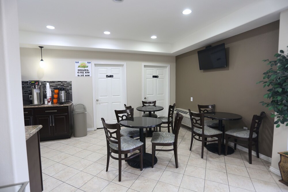 Executive Inn & Suites Jewett - photo 41