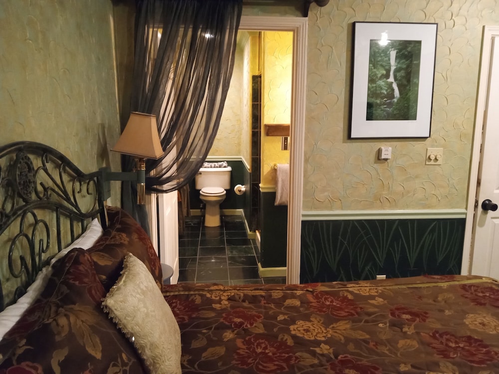 All Season's Groveland Inn - photo 16