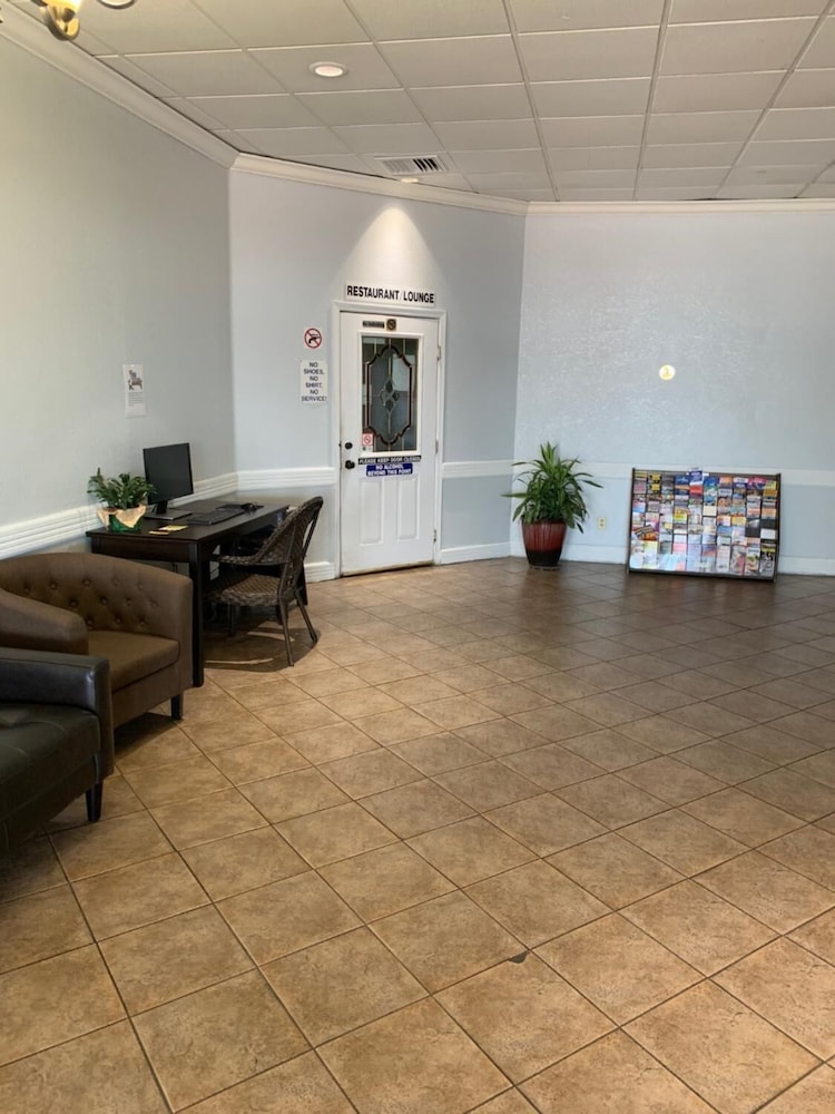 E Z 8 Motel Phoenix Airporter - photo 6