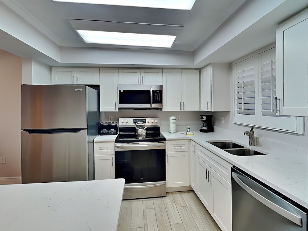 Beach Club I in Fort Myers Beach, United States