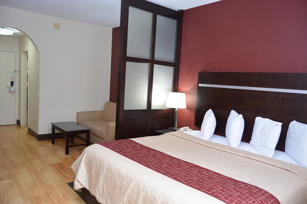 Red Roof Inn PLUS & Suites Chattanooga Downtown - photo 7