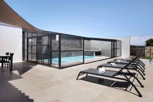 Villa Flor Rosa Piscina e Jacuzzi — 4-Star Luxury Hotel in Salir De Matos, Portugal