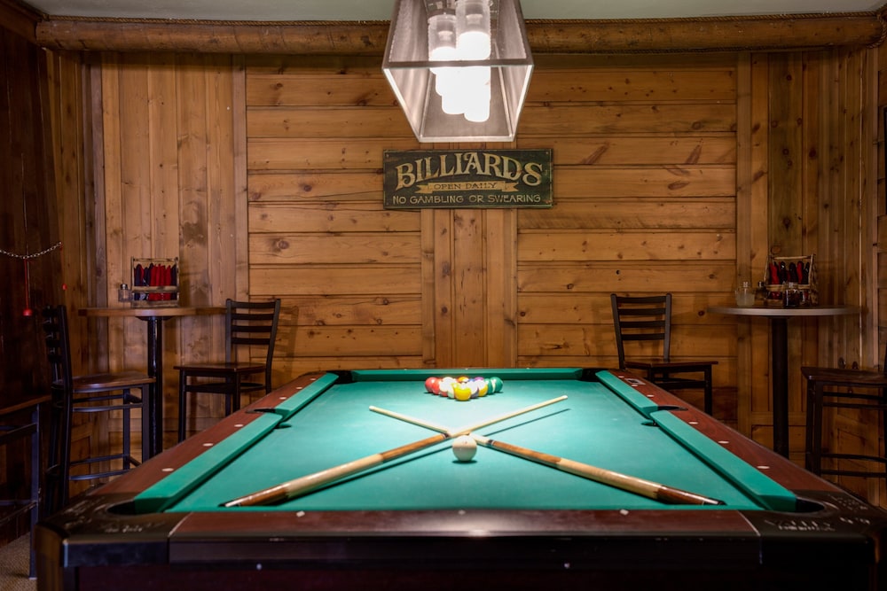 Snake River Roadhouse by KABINO Air Conditioning WiFi Bar Below Pool Table Shuffleboard Yummy Food - photo 9