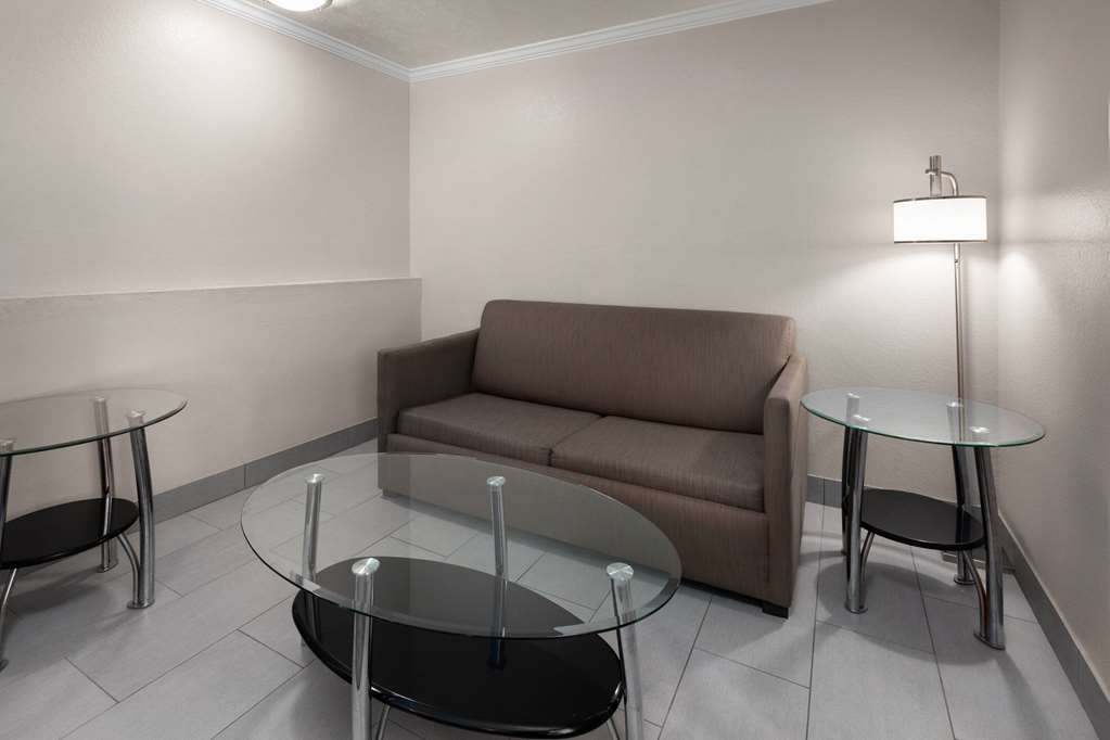 La Quinta Inn & Suites by Wyndham North Orem - photo 14