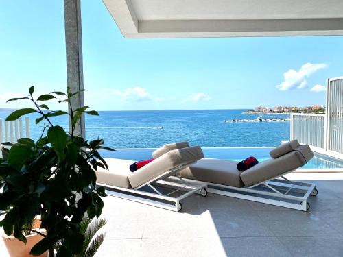 Beachfront luxury apartment PRIVATE infinity pool sauna & mini gym — 4-Star Luxury Hotel in Povljana, Croatia