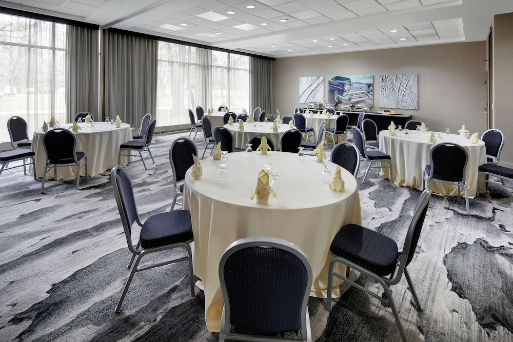Embassy Suites by Hilton Detroit Troy Auburn Hills - photo 53
