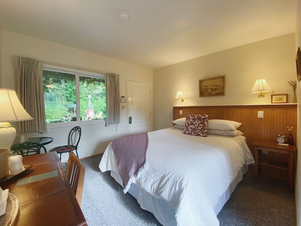 Emerald Valley Inn - photo 11