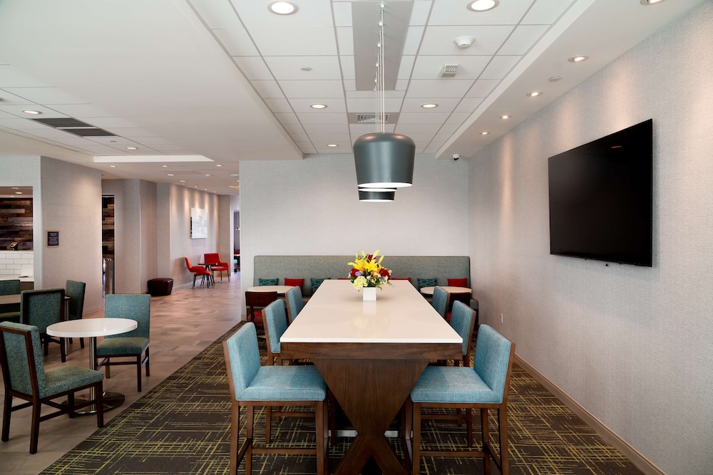 Hampton Inn Riverside March Air Force Base - photo 2