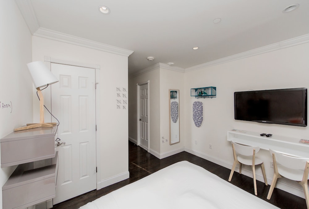 East Village Hotel - photo 2