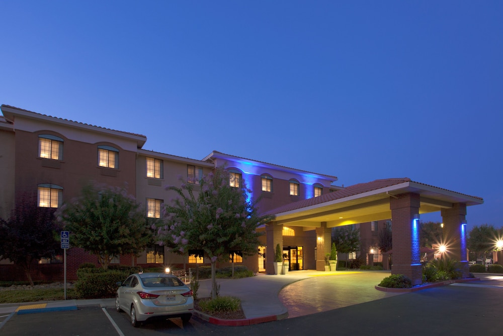 Holiday Inn Express Suites Davis University Area - photo 58