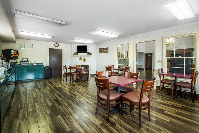 Super 8 by Wyndham Montgomery I 65 - photo 15