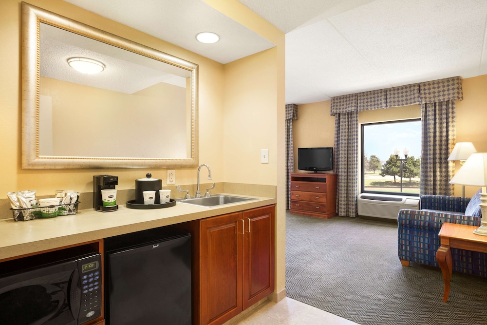 Hampton Inn Geneva - photo 11