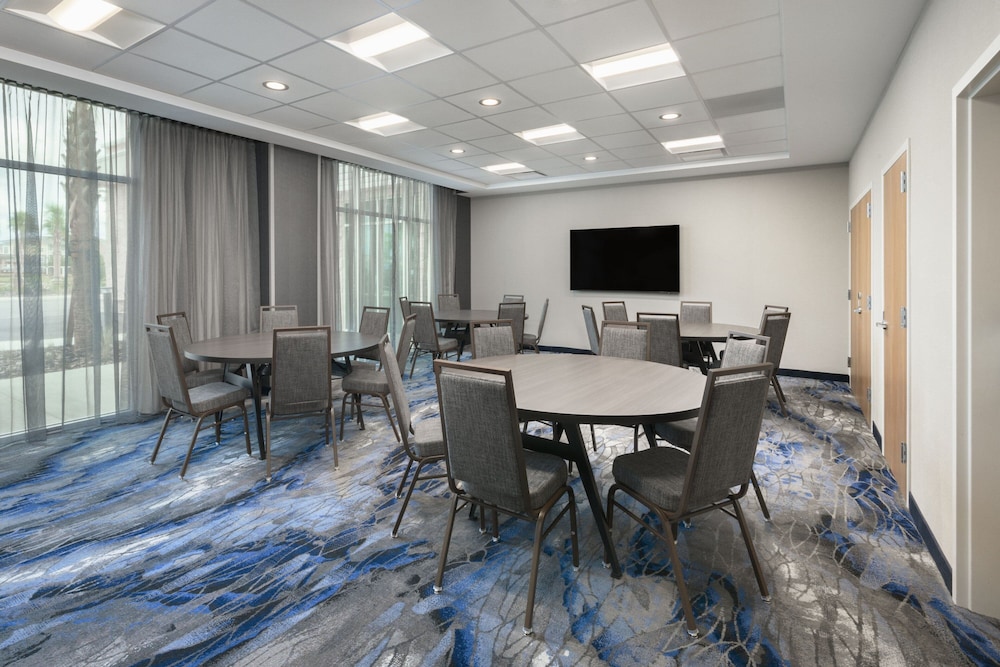 Fairfield by Marriott Inn & Suites Orlando at Millenia - photo 35