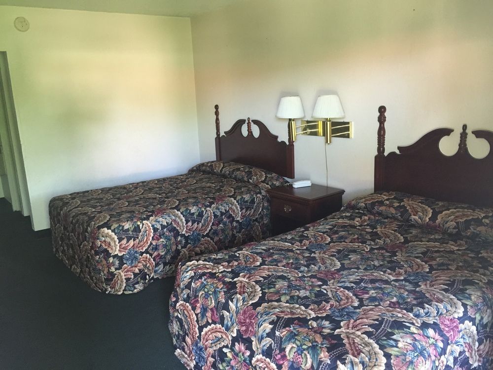Red Carpet Inn & Suites Muncie - photo 15