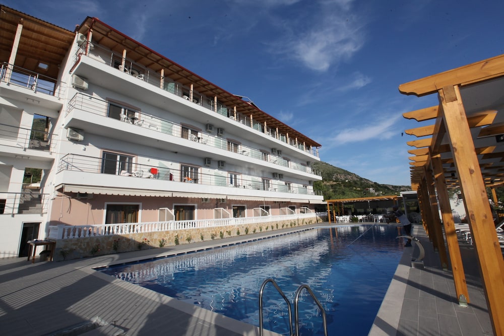 Hotel Riviera Lukovë — hotel in Lukove