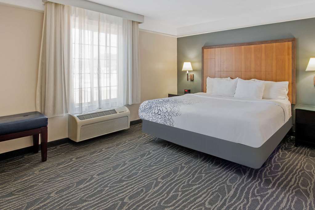 La Quinta Inn & Suites by Wyndham Ruidoso Downs - photo 41