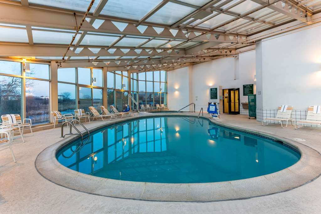 La Quinta Inn & Suites by Wyndham Chicago Gurnee - photo 15