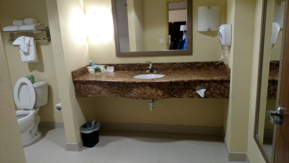 Holiday Inn Express Hotel & Suites PERRY by IHG - photo 44