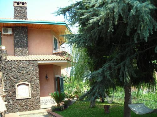 B&B Villa Dagala — 4-Star Luxury Hotel in Santa Venerina, Italy