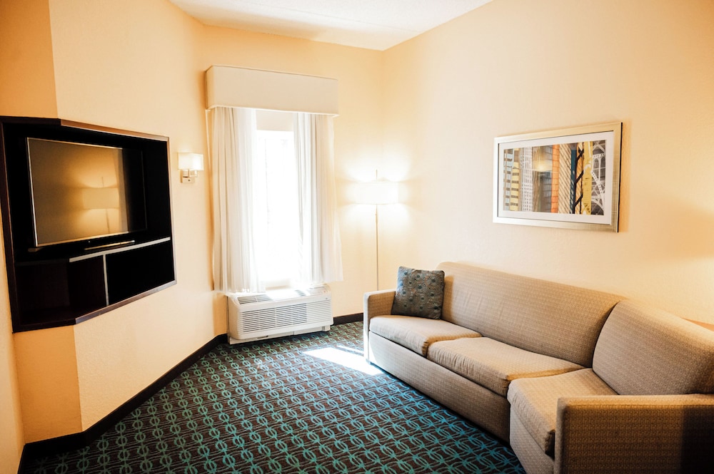 Fairfield Inn & Suites by Marriott Russellville - photo 21