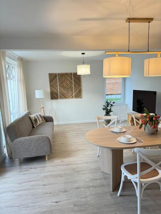 2 5 Zimmer Ferienwohnung Fehmarn mit eigenem Parkplatz — 4-Star Luxury Hotel in Fehmarn, Germany