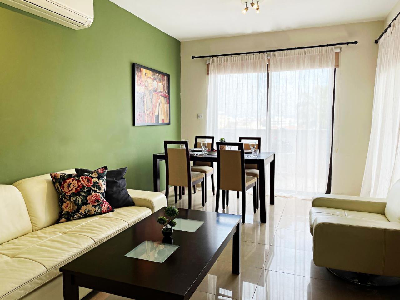 Stylish 2br Apartment with Balcony And Parking Near Saint Lazarus And Finikoudes Beach