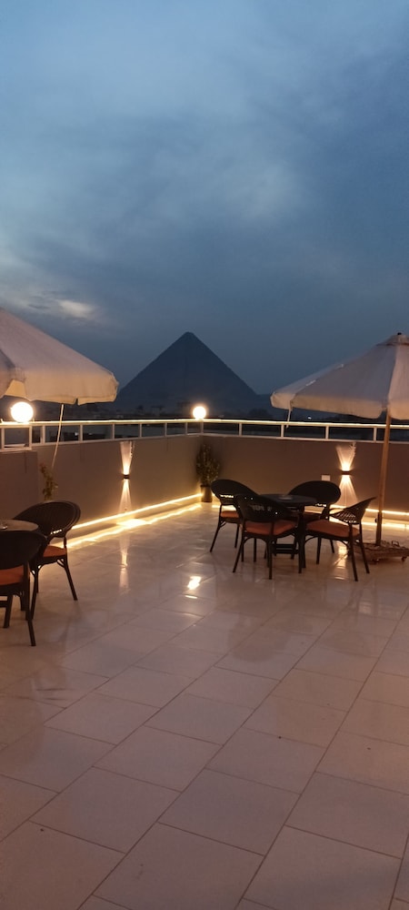 Phoenix Pyramids View Inn - carbon neutral hotel in Giza